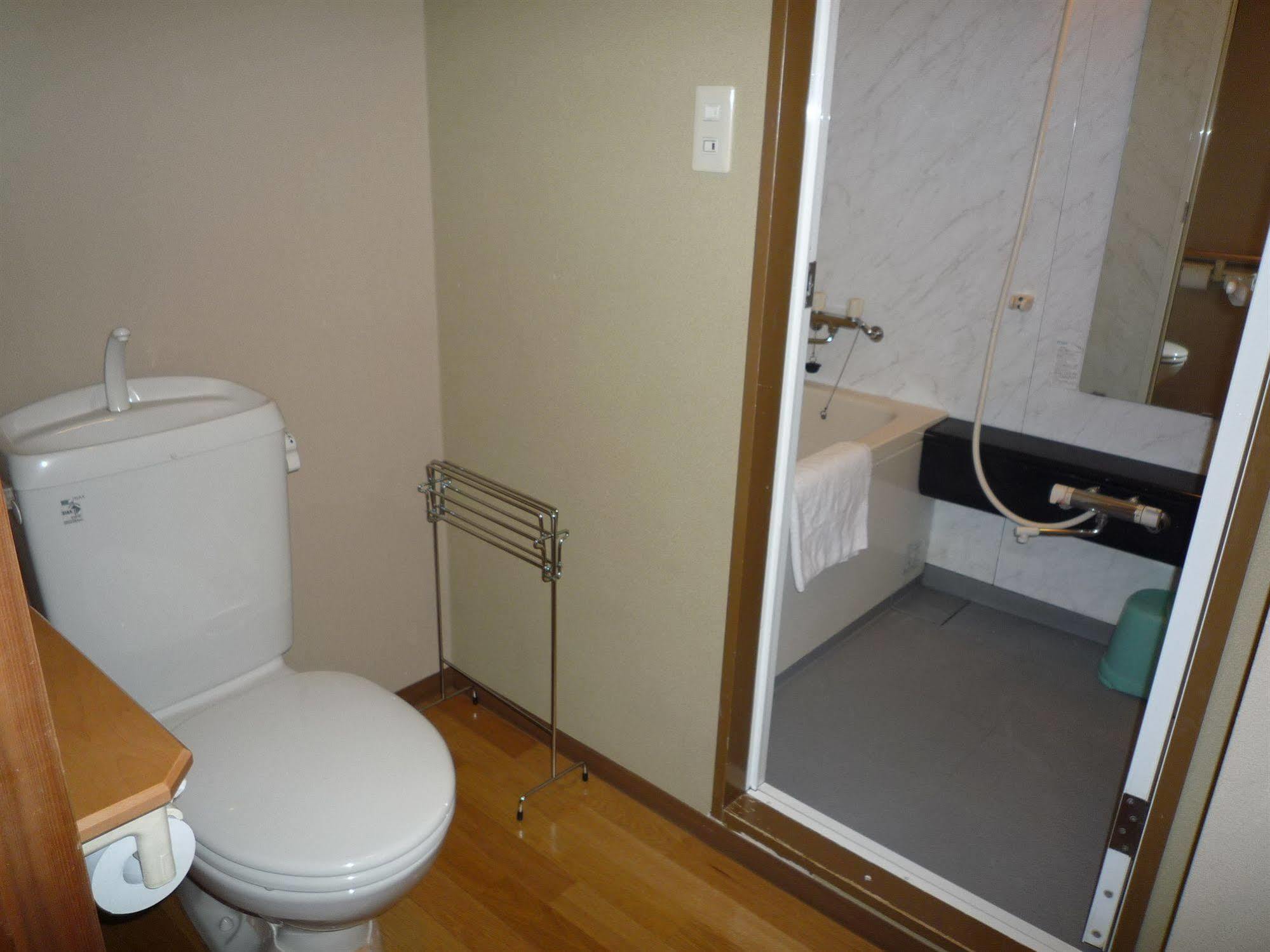 Annex Katsutaro Ryokan Tokyo Luaran gambar